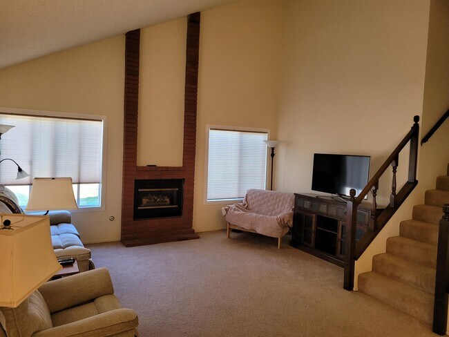 Building Photo - 892 Vista Del Arroyo