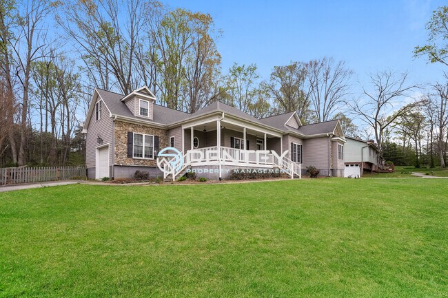 Foto del edificio - 5485 Styers Ferry Rd