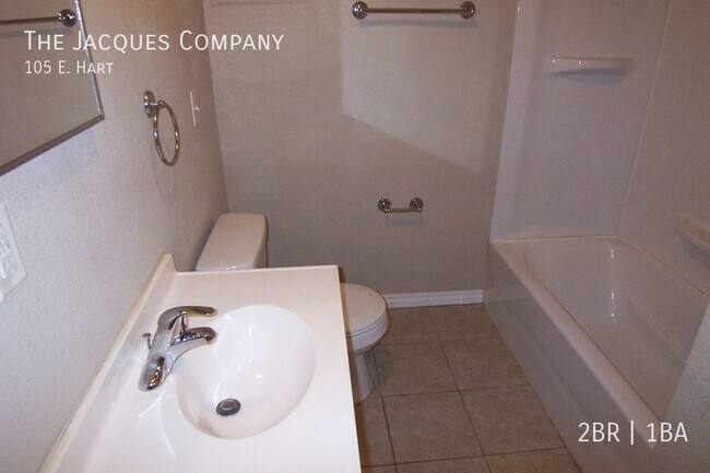 Foto del edificio - 105 E. Hart-