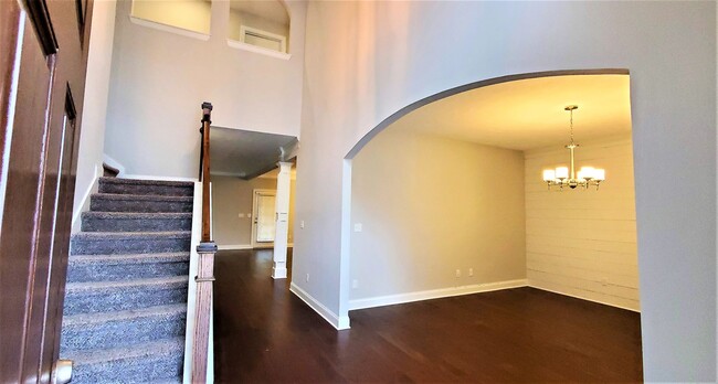 Building Photo - 5 Bedroom 4 Bathroom Home near Fort Gordon...