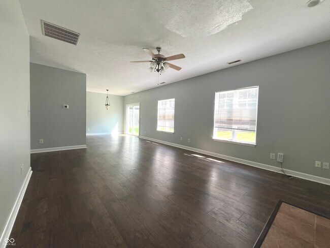 Foto del edificio - 8801 Birch St
