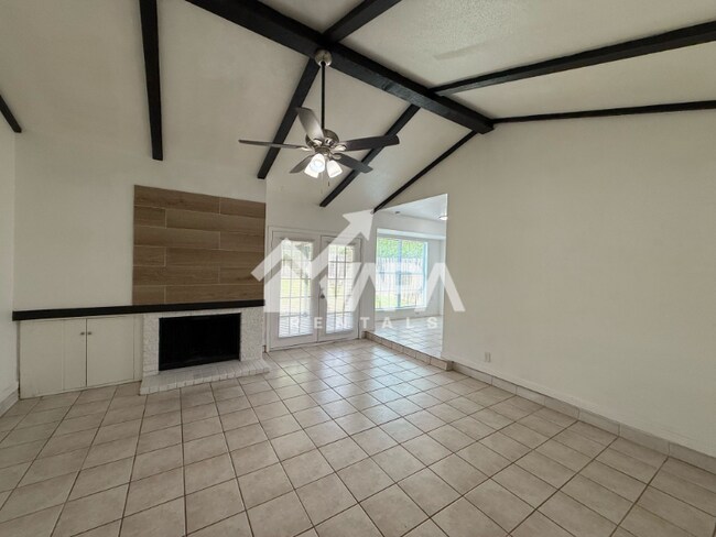Foto del edificio - 14419 Briarlake St