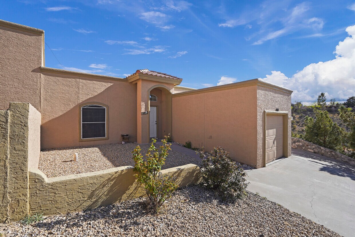 Foto principal - 408 Irondale Dr