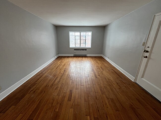 Building Photo - Canterbury Court Apartments