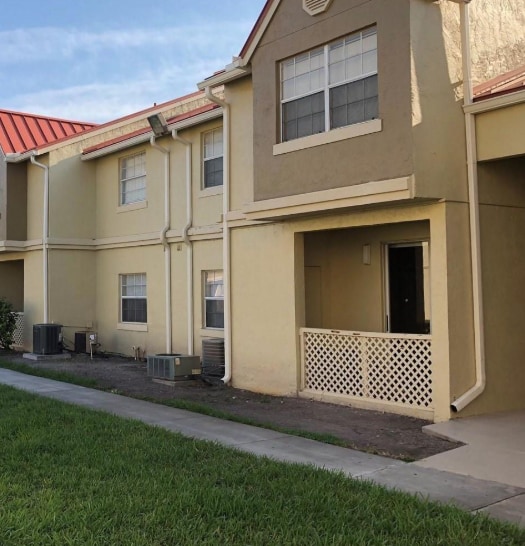 Foto del edificio - 18324 NW 68th Ave