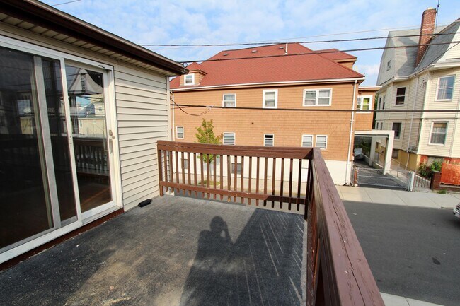 Foto del edificio - 627 Beach St