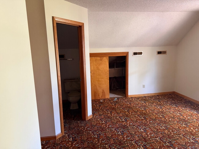 Building Photo - 205 South End Rd