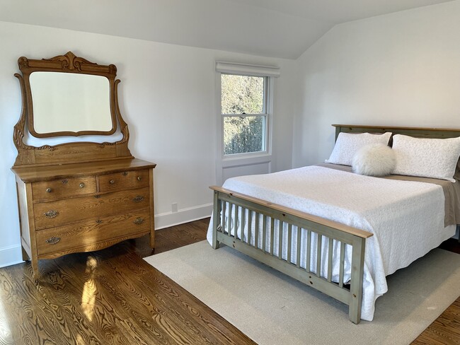 Bedroom - 120 Willow St