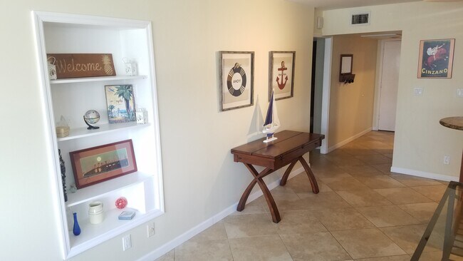 Building Photo - 209 N Fort Lauderdale Beach Blvd