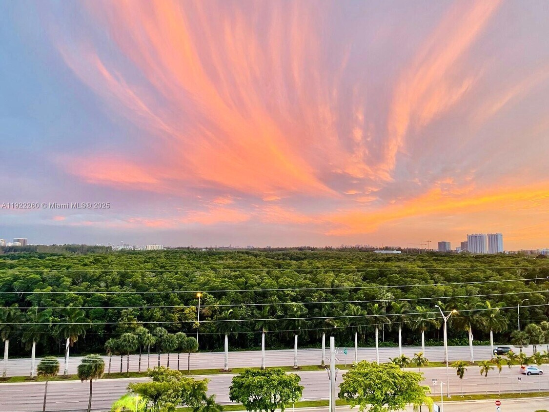 Foto principal - 2841 NE 163rd St