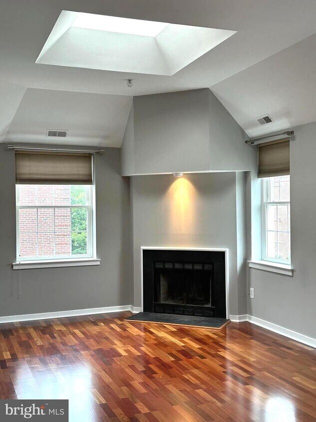 Primary Photo - 104 Woodside Rd