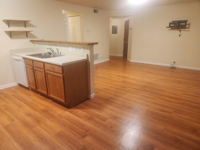 Building Photo - 7101 Sunset Ridge Ct