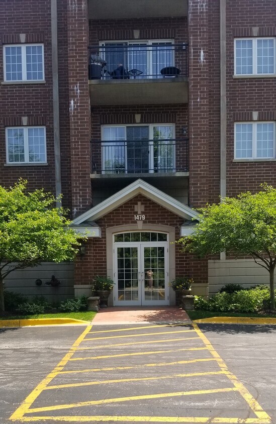 1479 N Milwaukee Ave Unit 213, Libertyville, IL 60048 Condo for Rent