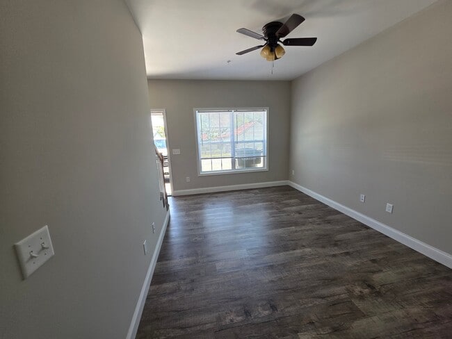 Building Photo - 103 Townview Dr
