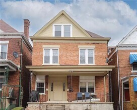 Building Photo - 822 Collins St