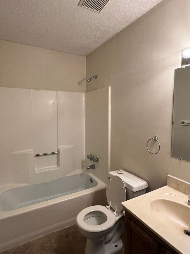 Foto del edificio - 2 Bedroom 1 Bathroom