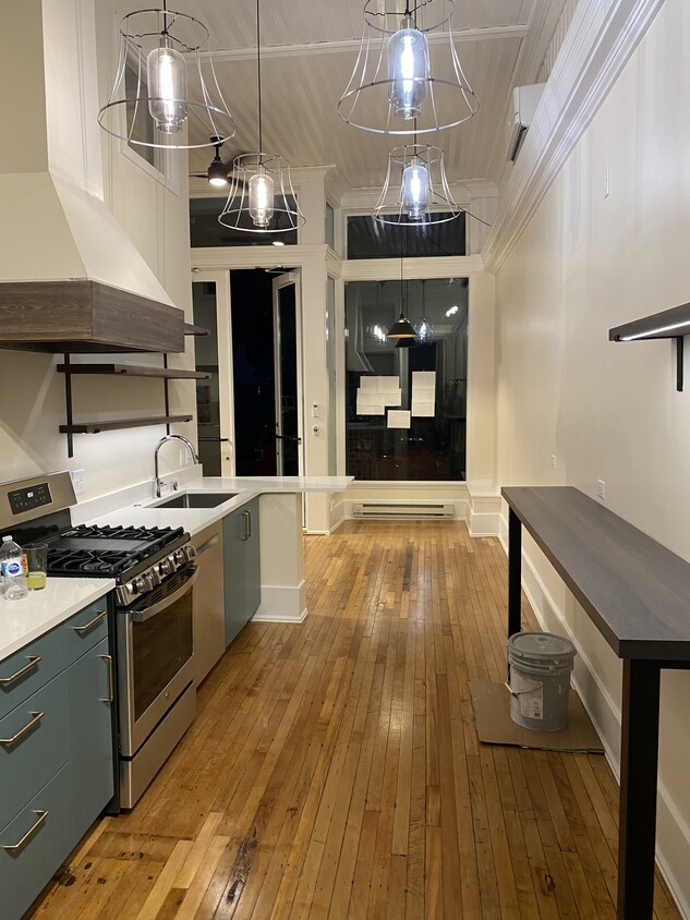 Spacious Walk thru Kitchen - 1728 N Franklin Pl