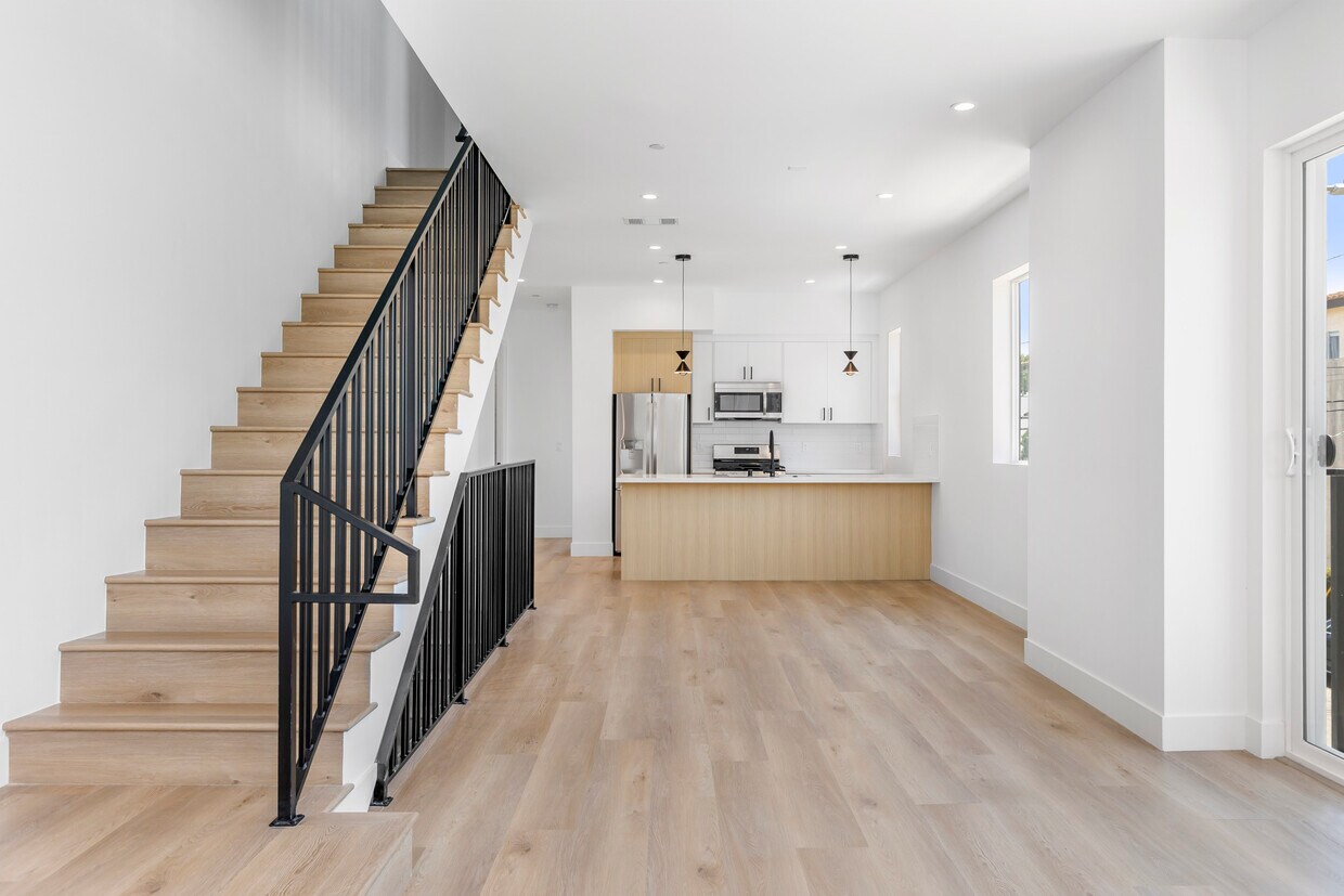 Primary Photo - 10860 Otsego St