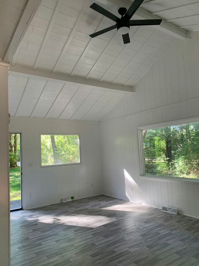 Building Photo - 4472 Brott Rd