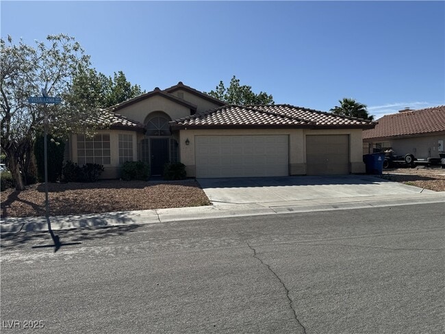 Building Photo - 5017 Vista Loma Way