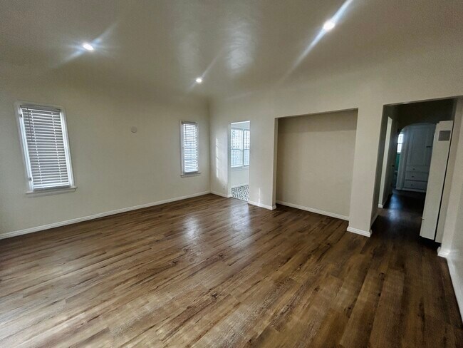 Foto del edificio - 4253 1/2 Leimert Blvd