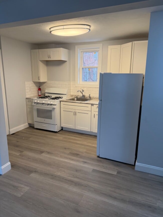 Building Photo - 13 Earl St