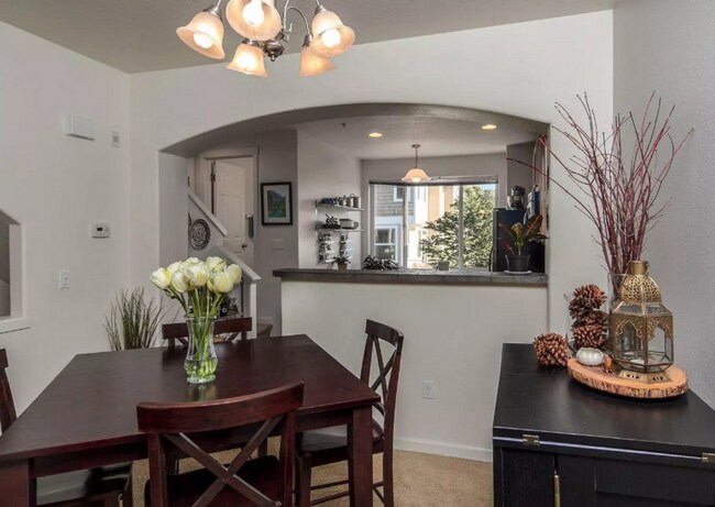 Building Photo - Gorgeous Murrayhill Town Home in a communi...