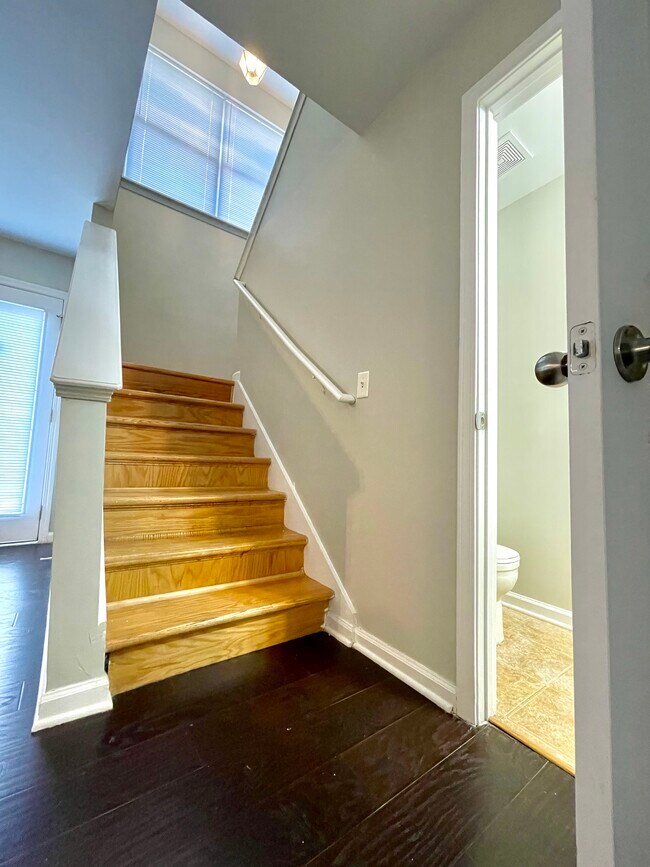 Building Photo - 7192 Laurel Creek Dr