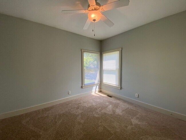 Building Photo - PRE-LEASING FOR AUGUST!