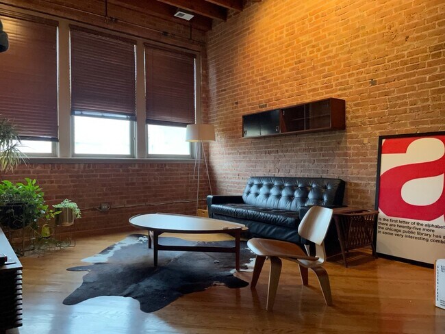Foto del edificio - 1536 W Adams St