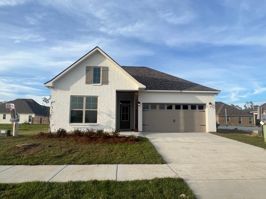 872 Elliston Dr, Gonzales, LA 70737 House Rental in Gonzales, LA
