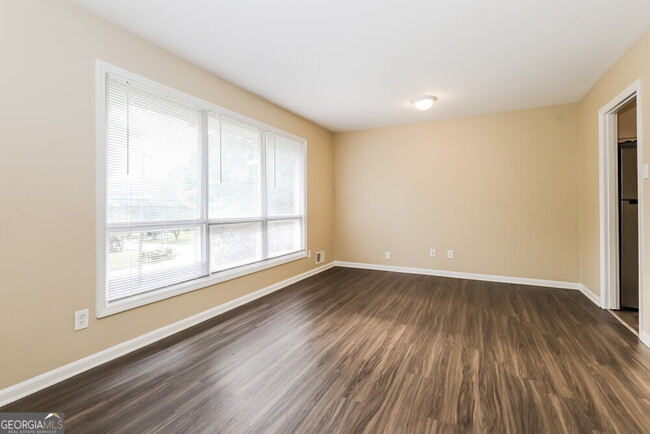 Building Photo - 6913 Doncaster Rd