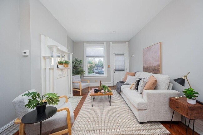 Vista de la sala de estar - 248 W 4th Ave