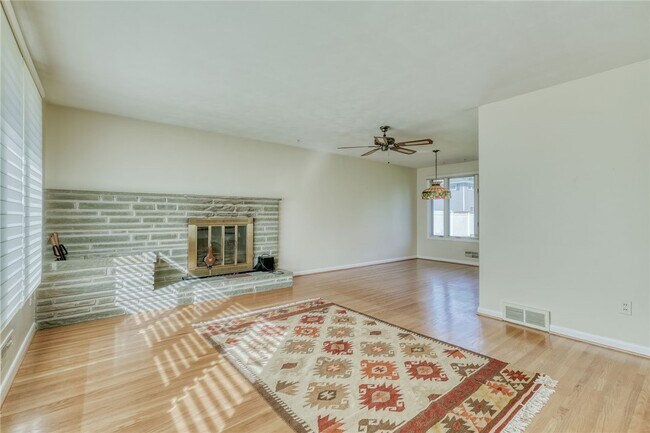 Foto del edificio - 241 Willowcrest Dr