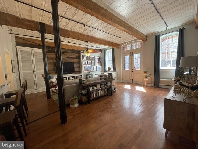 Building Photo - 205-15 Cuthbert St