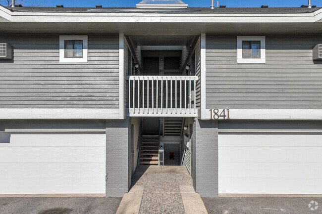 Entrada - Walnut Trails Townhome Apartments