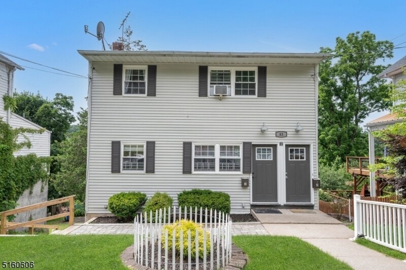 Primary Photo - 83 Chestnut St