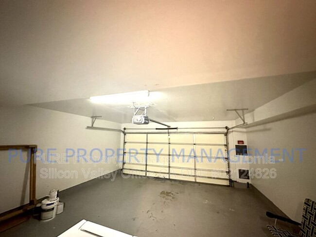 Building Photo - 213 Lighthouse Dr