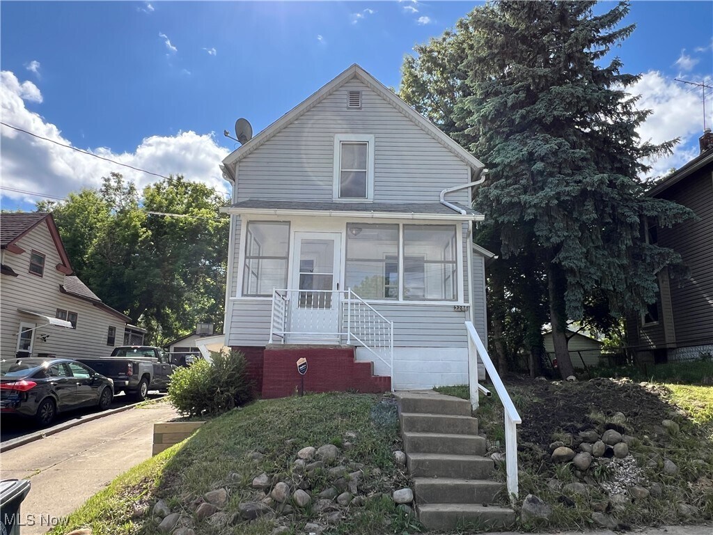 2286 6th St SW Akron, OH 44314 – photo 1