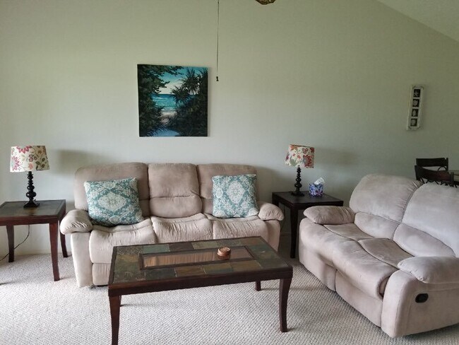 Building Photo - GREAT PRICE!  2BR/1.5 BATH - 2 month minimum rental