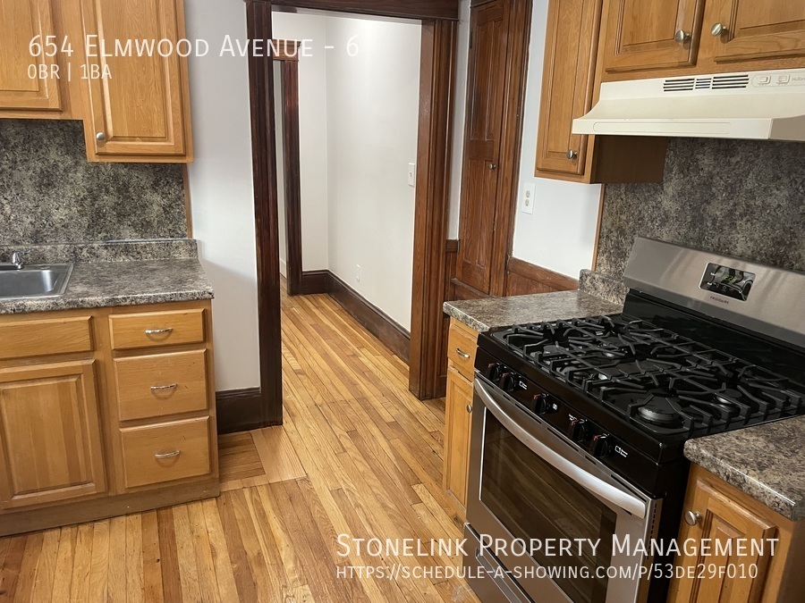 Foto principal - 654 Elmwood Avenue