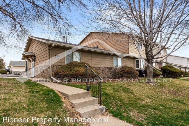 Foto del edificio - 2 br, 1.5 bath House - 6975 Mariposa St Apt A