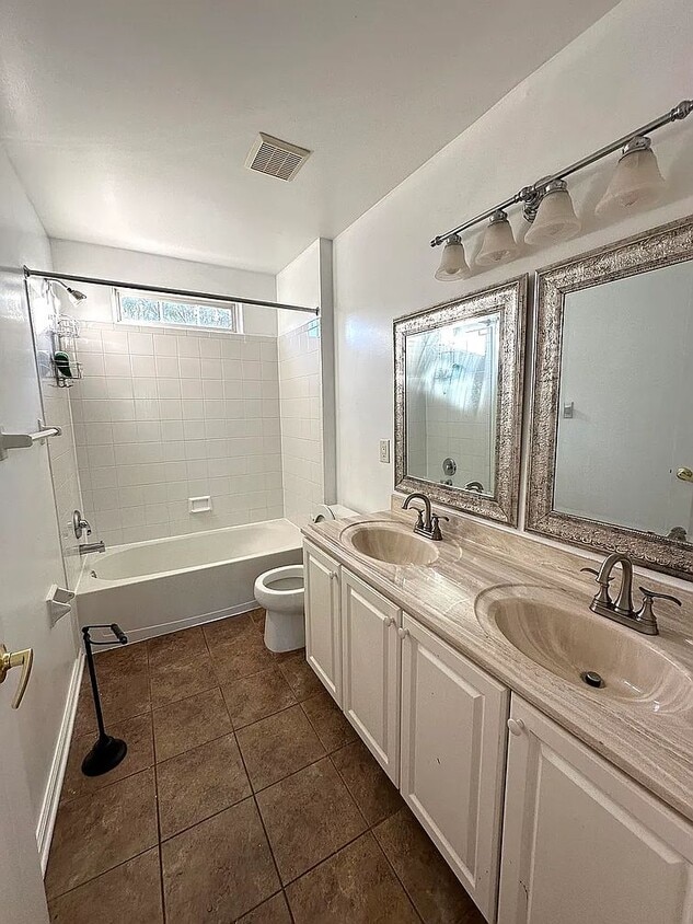 Foto principal - 2 Carlisle Ct