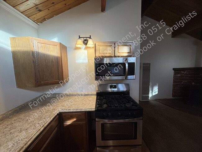 Building Photo - Pet-Friendly Two Bedroom Cabin in Sugarloaf!