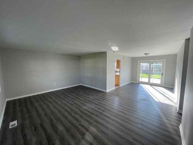 Building Photo - 85 Ember Ln