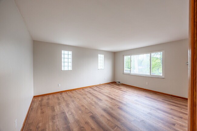 Building Photo - 5165 Stanton Ave