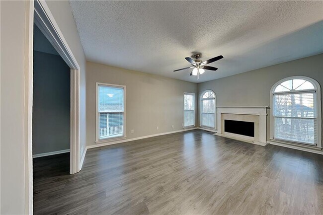 Foto del edificio - 1717 Victoria Way NW