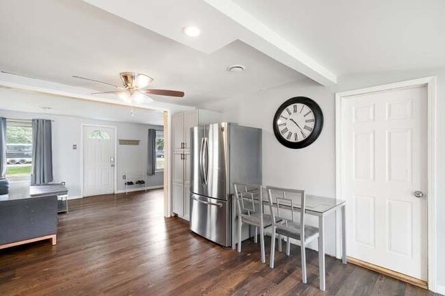 Foto del edificio - 2303 Sweetbriar Ave