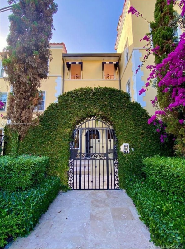 Foto del edificio - 4812 Pine Tree Dr