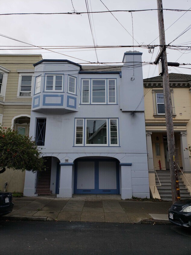 Primary Photo - 221 9th Ave